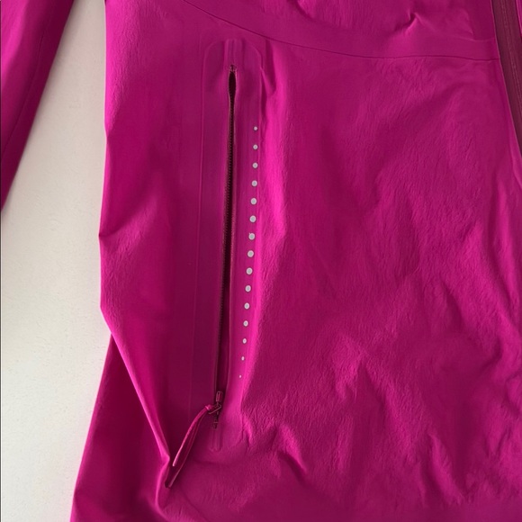 Lululemon Fast and Free Windbreaker
Ripened Raspberry - Picture 4 of 10